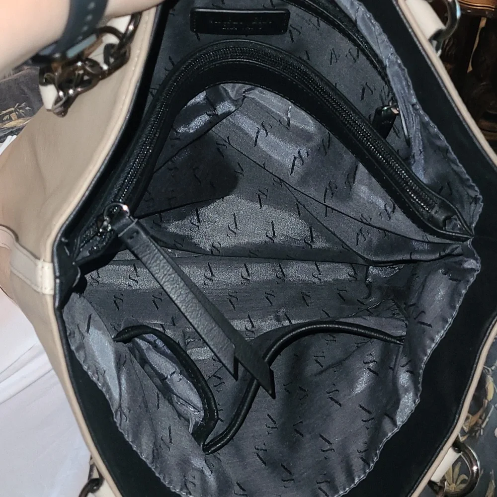 Simply Vera Wang leather purse hand bag black taupe cream chain link strap